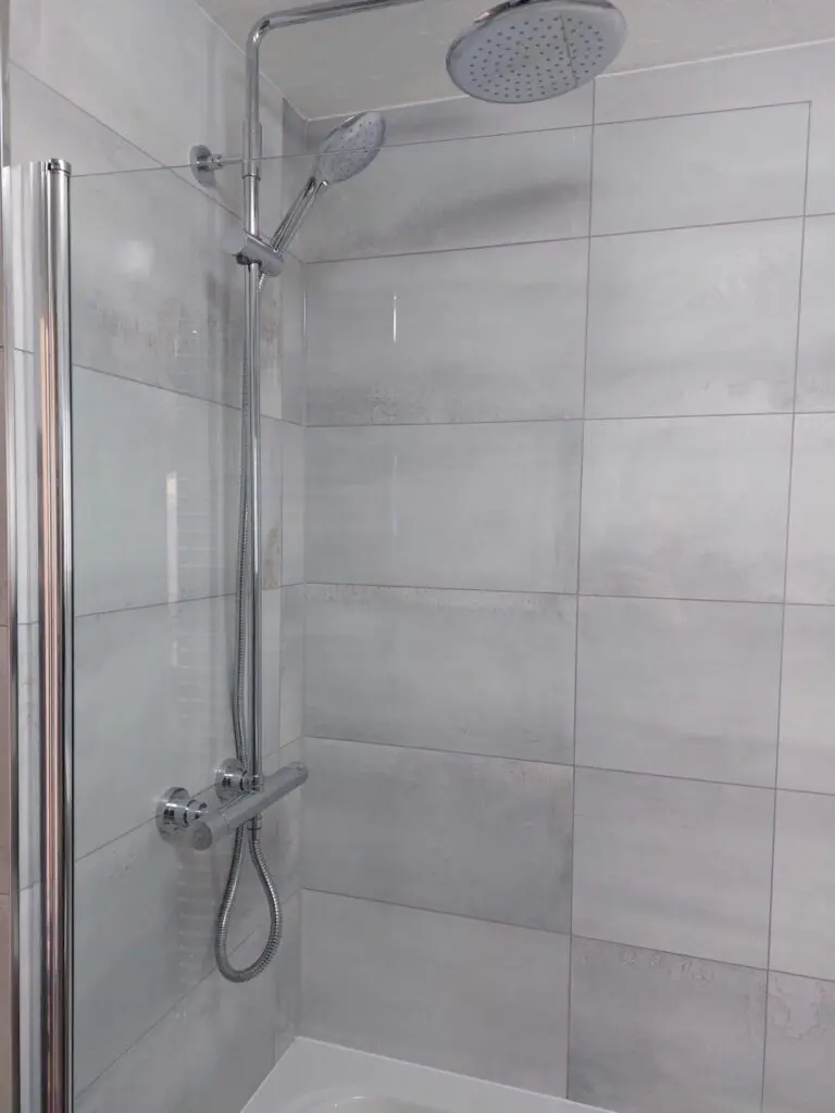Bristan Dual Claret shower & Lakes bath screen