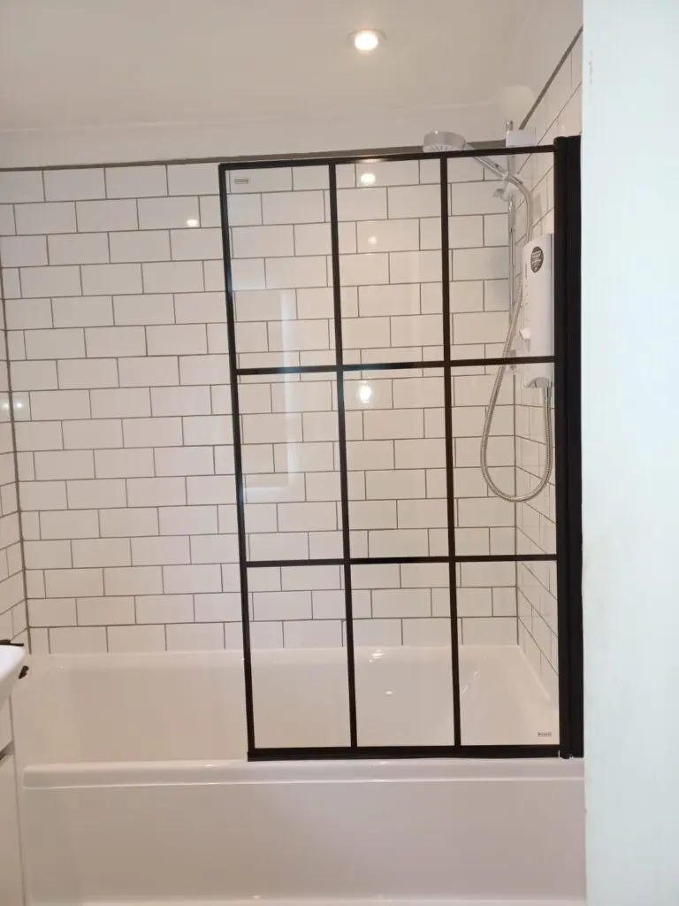 Black bath shower screen