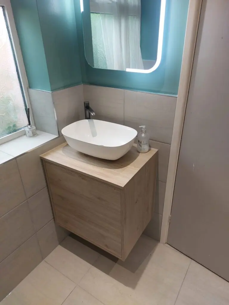 Basin bowl on wall unit