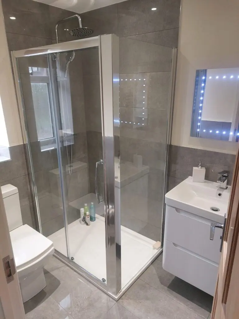 Lakes shower cubicle