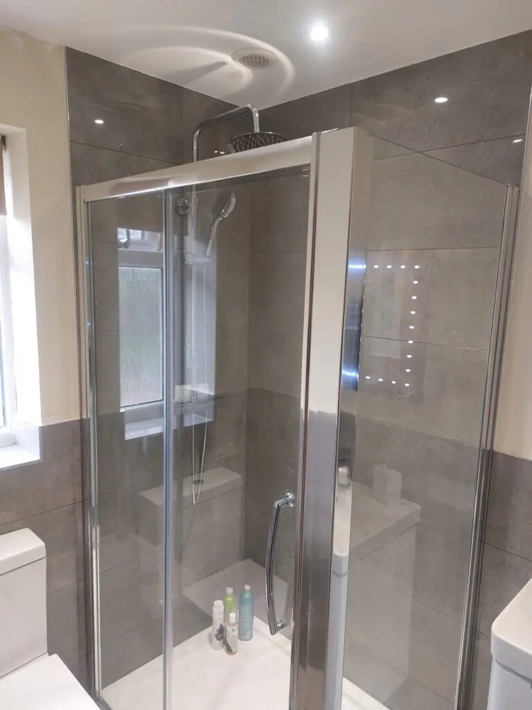 Lakes shower cubicle