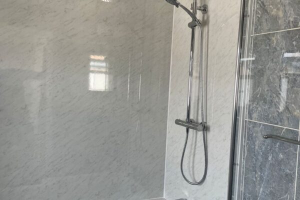 Shower bath with aqua panels