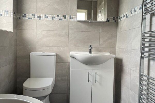 Fully fitted bathroom